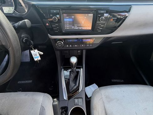 Used 2016 Toyota Corolla LE FWD image 18