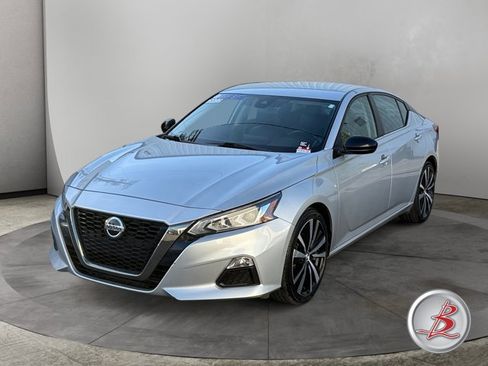 Used 2022 Nissan Altima 2.5 SR FWD image 3