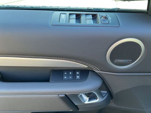 New 2025 Land Rover Discovery Dynamic SE image 14