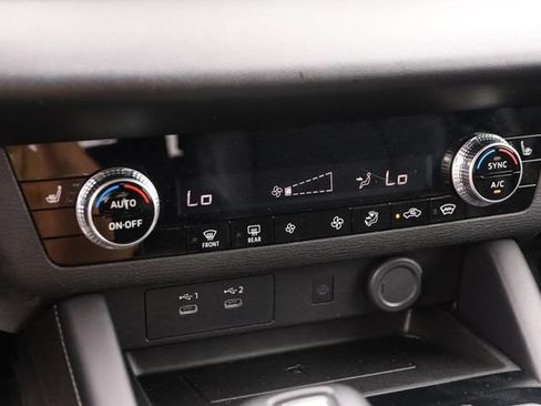 Used 2025 Mitsubishi Outlander AWD image 18