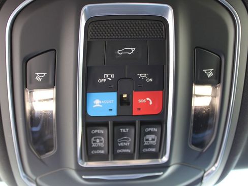 New 2026 Jeep Grand Cherokee Limited w/ Limited Altitude Package image 21