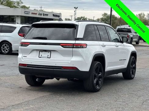 Used 2023 Jeep Grand Cherokee Altitude AWD/4WD image 33