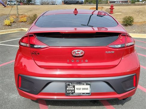 Used 2022 Hyundai Ioniq SE image 5