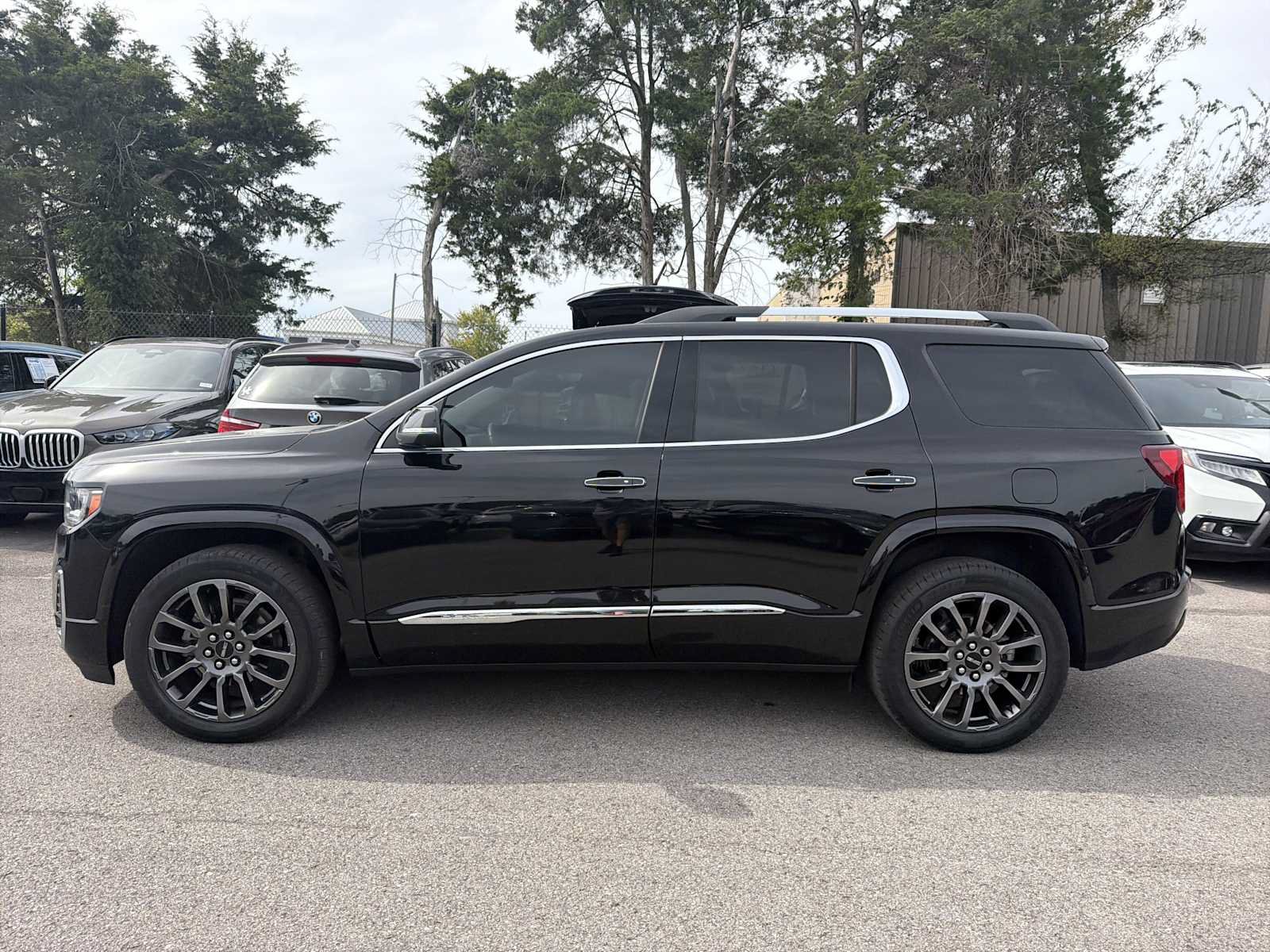 Used 2023 GMC Acadia Denali w/ Black Diamond Edition AWD/4WD image 4