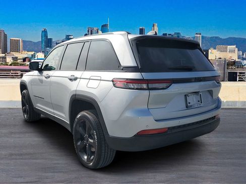 New 2025 Jeep Grand Cherokee Altitude image 5