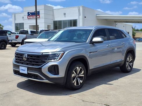Used 2024 Volkswagen Atlas Cross Sport SE FWD image 4
