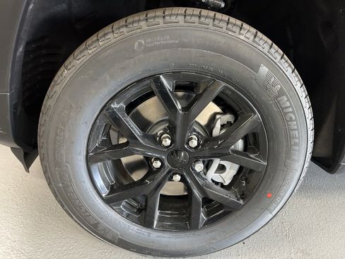 New 2025 Jeep Grand Cherokee L Altitude image 7