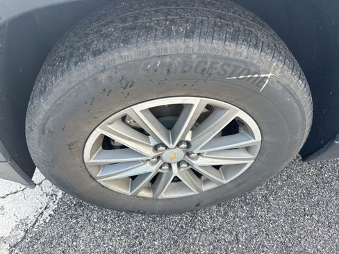 Used 2023 Chevrolet Traverse LT image 11