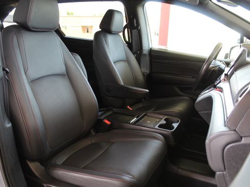 Used 2025 Honda Odyssey Sport-L image 13