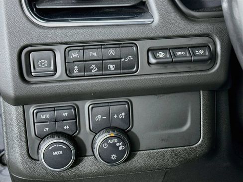 Used 2022 Chevrolet Tahoe Premier AWD/4WD image 11