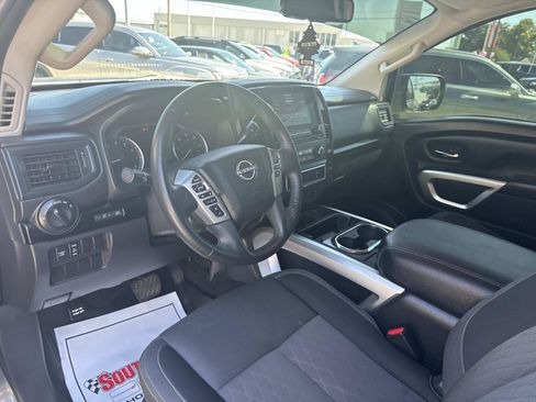 Used 2024 Nissan Titan SV w/ SV Convenience Package image 17