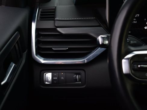 Used 2024 GMC Acadia Elevation image 41