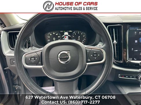 Used 2018 Volvo XC60 T5 Momentum w/ Vision Package image 19