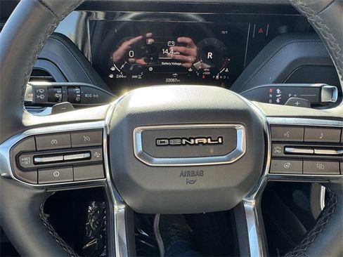 Certified 2025 GMC Yukon XL Denali image 20