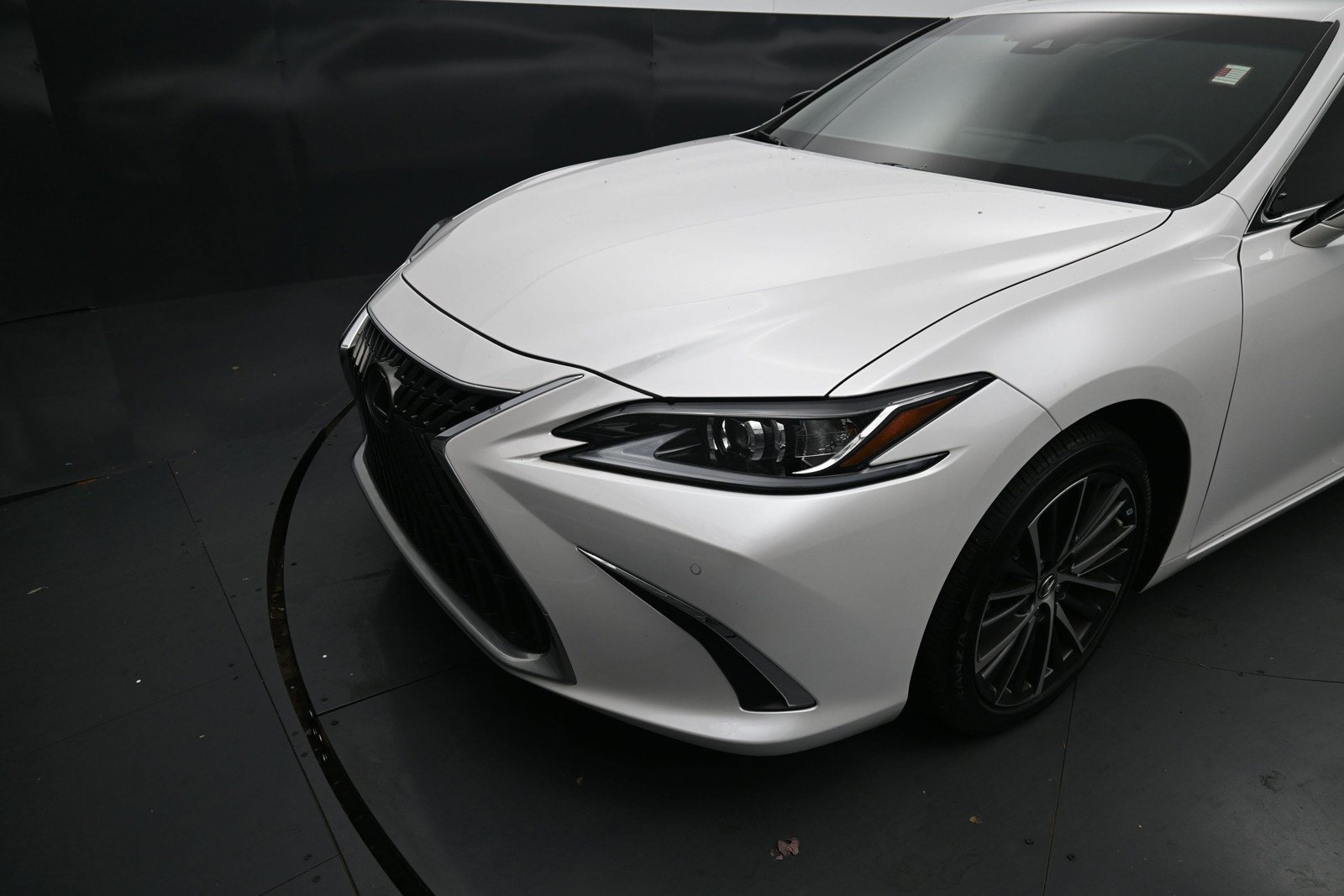 Used 2025 Lexus ES 350 w/ Premium Package FWD image 9