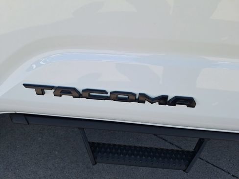 Used 2025 Toyota Tacoma TRD Sport AWD/4WD image 14
