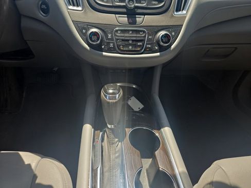 Used 2019 Chevrolet Malibu Premier w/ Sun and Wheel Package FWD image 11