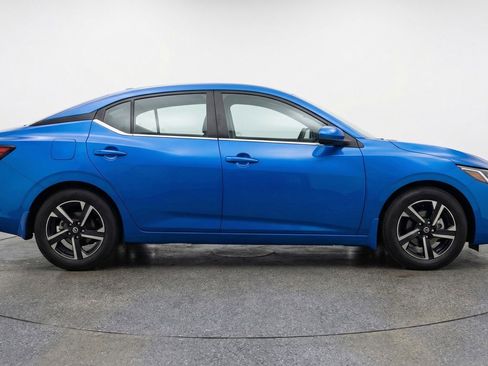 Used 2025 Nissan Sentra SV image 11