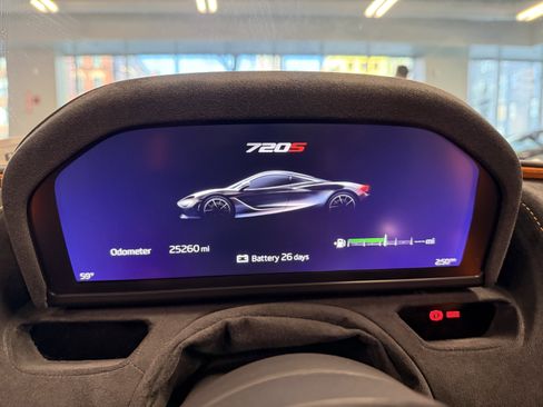 Used 2021 McLaren 720S Spider image 17