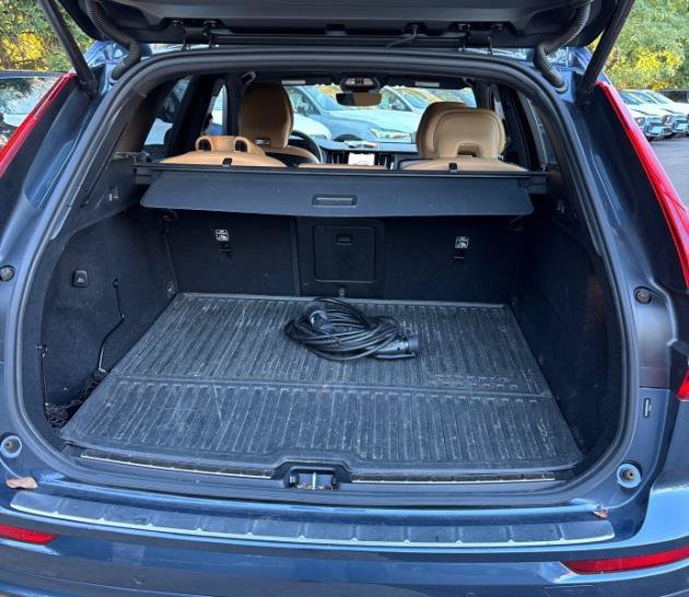Used 2024 Volvo XC60 T8 Ultimate w/ Climate Package AWD/4WD image 11