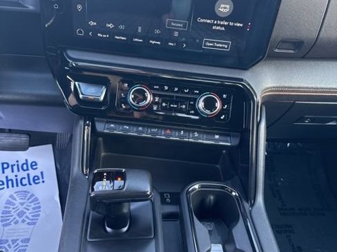 Used 2022 GMC Sierra 1500 AT4 w/ Technology Package AWD/4WD image 8