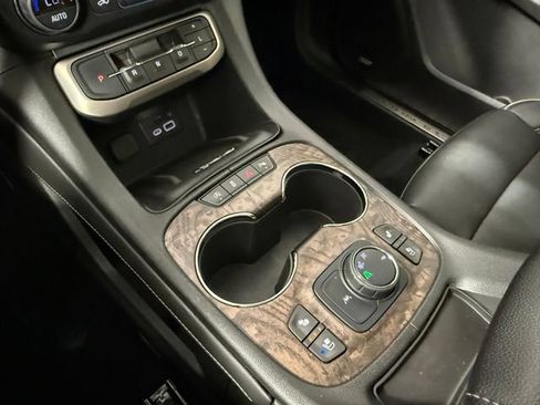 Used 2021 GMC Acadia Denali w/ Denali Technology Package FWD image 25