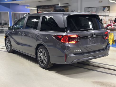 New 2026 Honda Odyssey Touring image 7