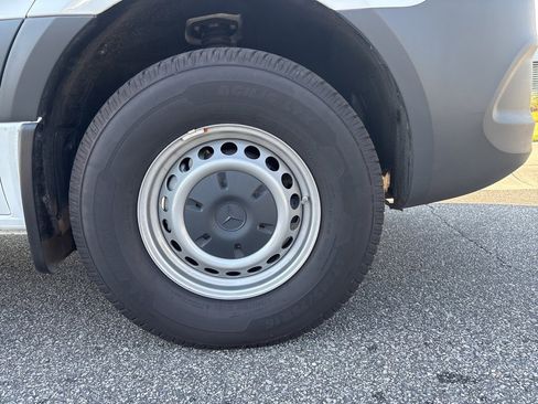 Used 2023 Mercedes-Benz Sprinter 144 Cargo image 10