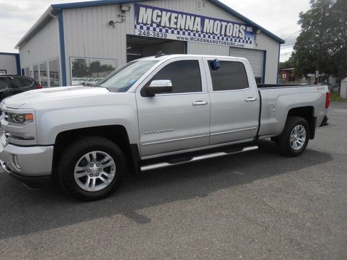 Used 2017 Chevrolet Silverado 1500 LTZ Z71 w/ LTZ Plus Package image 5