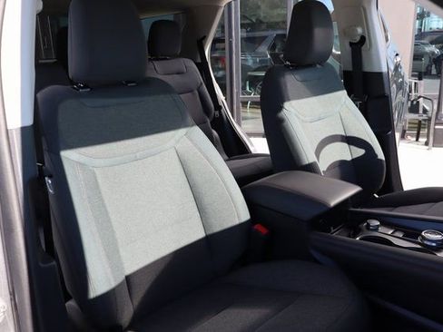 Used 2025 Ford Explorer Active image 12