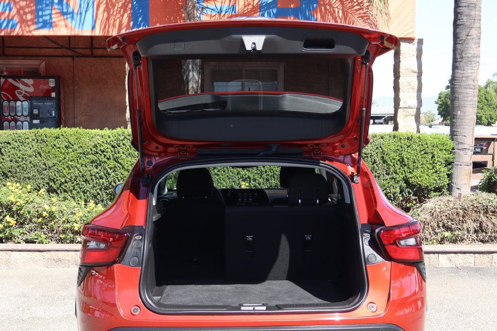 Used 2024 Chevrolet Trax LS w/ LS Convenience Package FWD image 8
