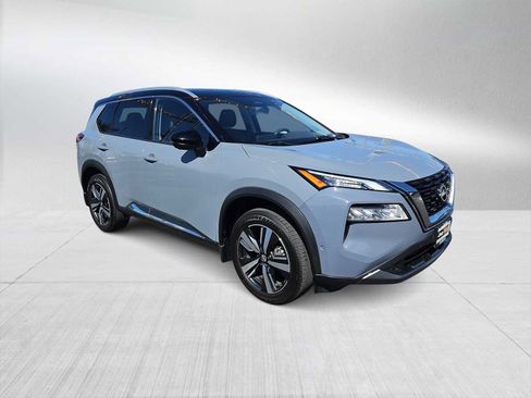 Used 2022 Nissan Rogue SL w/ SL Premium Package image 2