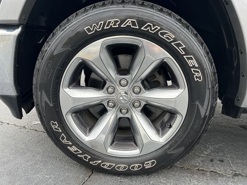 Used 2019 RAM 1500 Laramie image 13