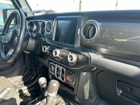 Used 2019 Jeep Wrangler Unlimited Sahara w/ Uconnect 4C Nav & Sound Group AWD/4WD image 25