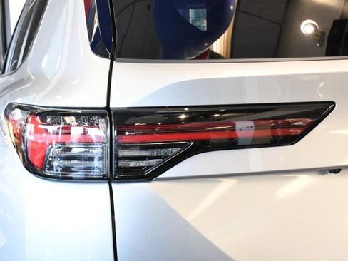 New 2026 Mitsubishi Outlander SE AWD/4WD image 17