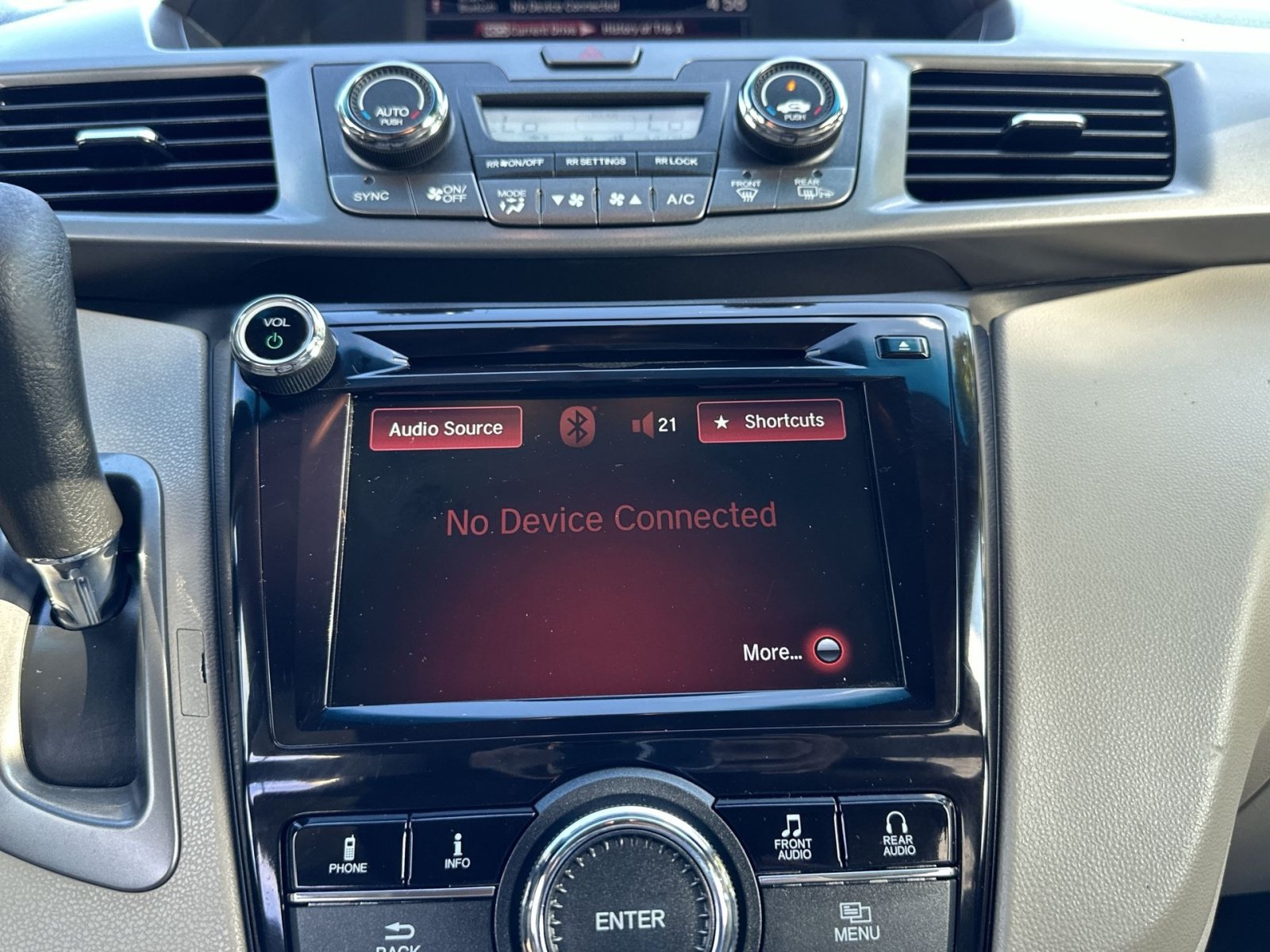 Used 2017 Honda Odyssey SE image 18