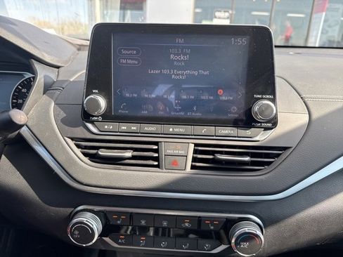 Used 2022 Nissan Altima 2.5 SV w/ SV Premium Package image 10