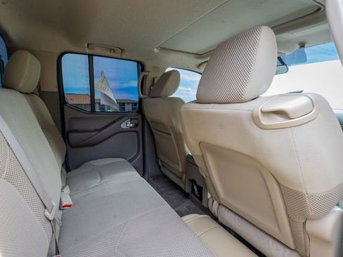 Used 2010 Nissan Frontier SE w/ Moonroof Pkg AWD/4WD image 16