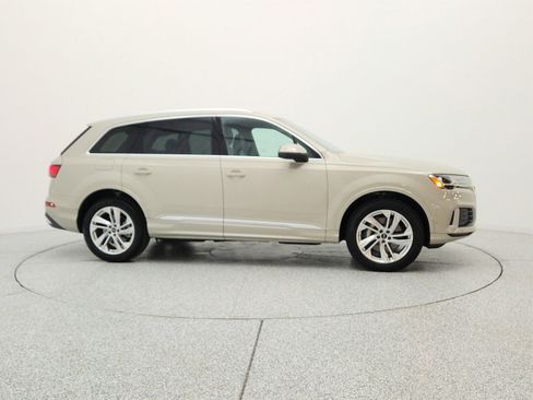 Used 2023 Audi Q7 2.0T Premium w/ Convenience Package AWD/4WD image 4