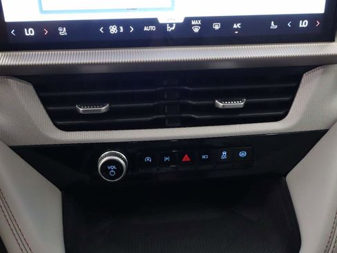 New 2025 Ford Explorer Active w/ Active Comfort Package image 10