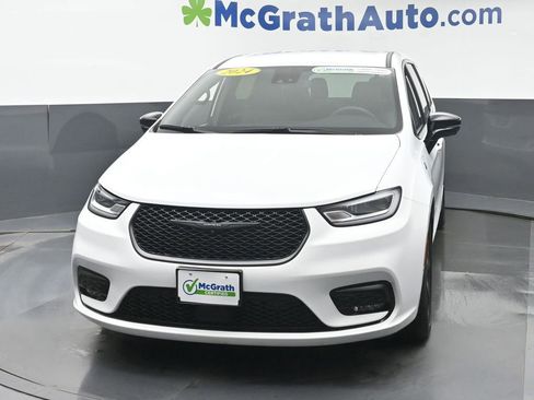 Used 2024 Chrysler Pacifica Select image 5