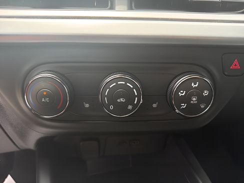 Used 2026 Chevrolet Trax LS w/ LS Convenience Package FWD image 40