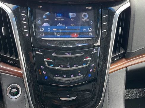 Used 2017 Cadillac Escalade ESV Luxury AWD/4WD image 27