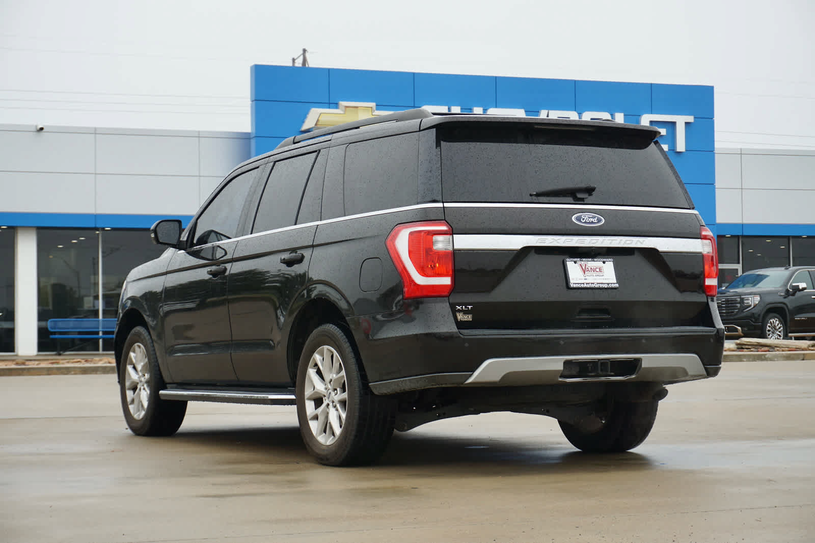 Used 2021 Ford Expedition XLT AWD/4WD image 3