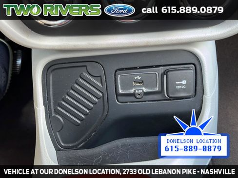 Used 2015 Jeep Renegade Latitude w/ Cold Weather Group FWD image 24