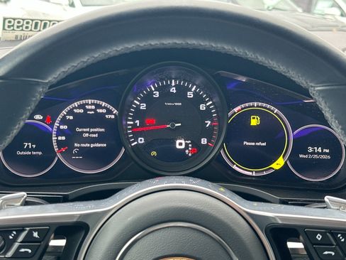 Used 2023 Porsche Cayenne Platinum Edition image 24