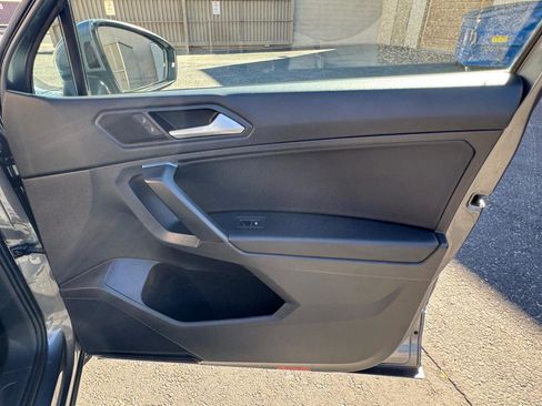 Used 2021 Volkswagen Tiguan SE image 24