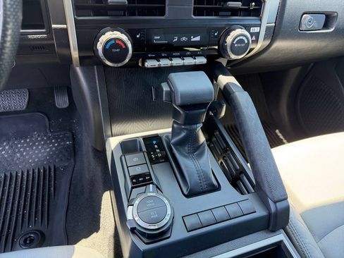 Certified 2025 Toyota Tacoma SR5 AWD/4WD image 24