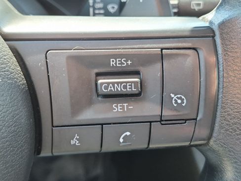Used 2023 Nissan Rogue S AWD/4WD image 18