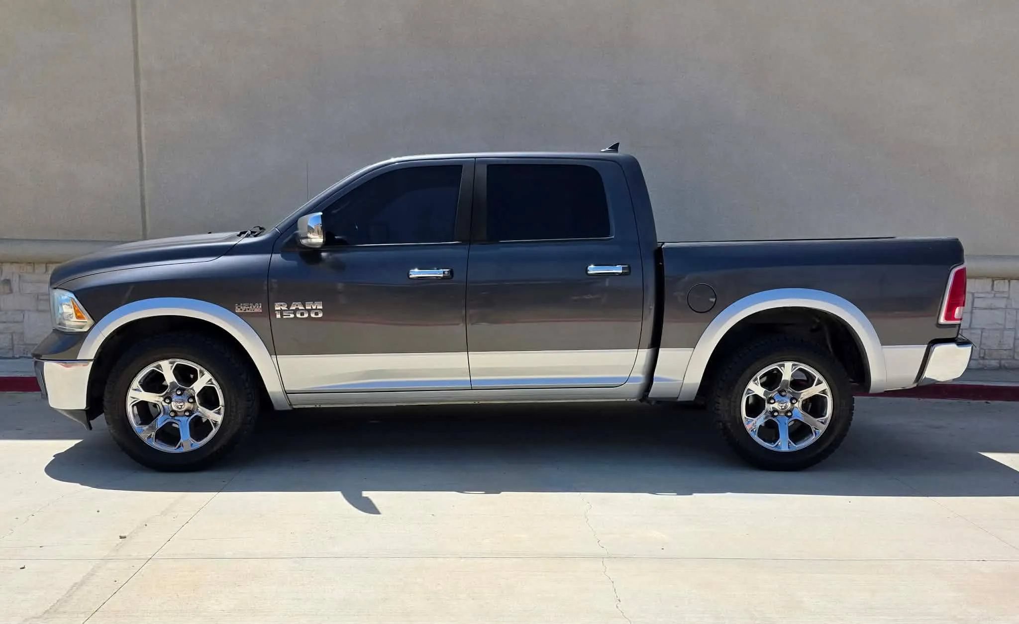 Used 2016 RAM 1500 Laramie w/ Convenience Group AWD/4WD image 7